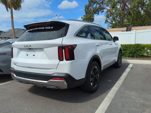 Certified 2025 Kia Sorento S image 9