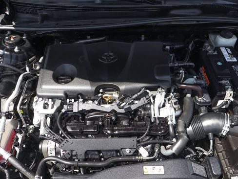 Used 2019 Toyota Camry SE FWD image 11