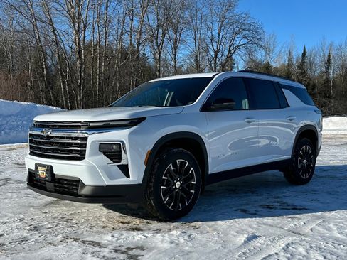 New 2026 Chevrolet Traverse LT w/ Sun and Wheel Package AWD/4WD image 7