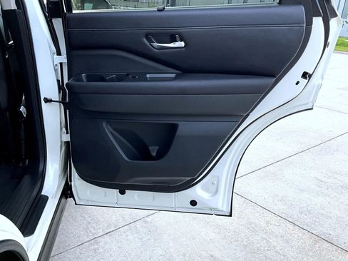 Used 2024 Nissan Pathfinder SL image 23