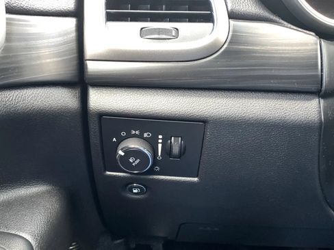 Used 2019 Jeep Grand Cherokee Altitude AWD/4WD image 24
