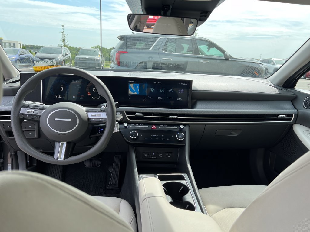 Used 2025 Hyundai Sonata SEL FWD image 12