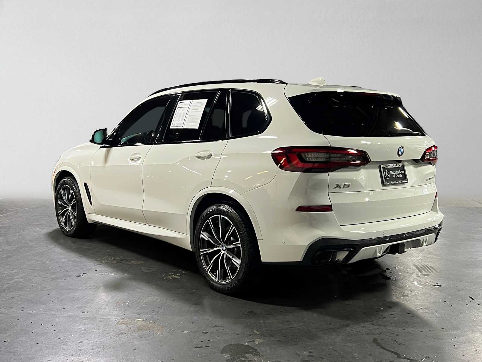 Used 2023 BMW X5 xDrive40i w/ M Sport Package AWD/4WD image 5