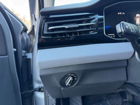 Used 2025 Volkswagen Jetta SE image 20