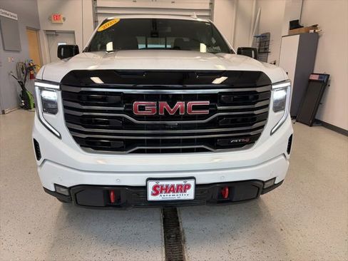 Used 2025 GMC Sierra 1500 AT4 w/ AT4 Premium Package AWD/4WD image 5