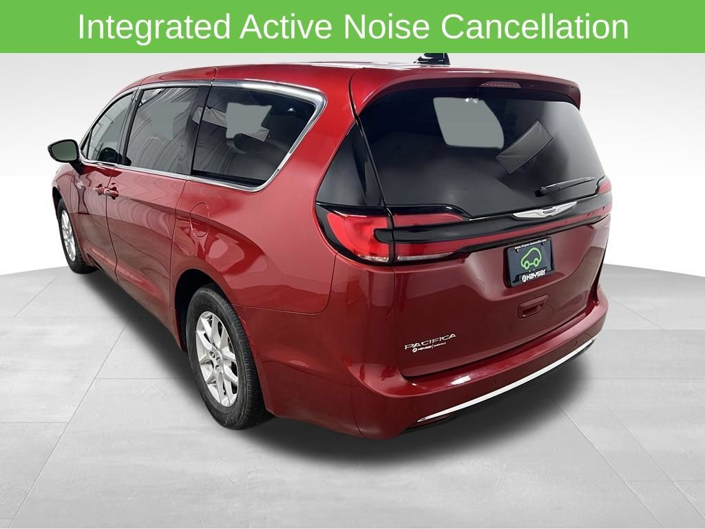 Used 2025 Chrysler Pacifica Select FWD image 9