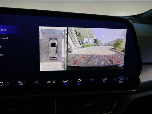 Used 2024 Chevrolet Equinox EV RS image 24