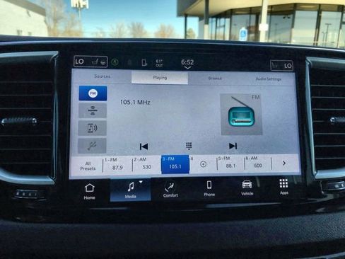 Used 2024 Chrysler Pacifica Touring-L image 16