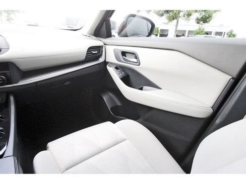 Certified 2024 Nissan Rogue SV FWD image 13