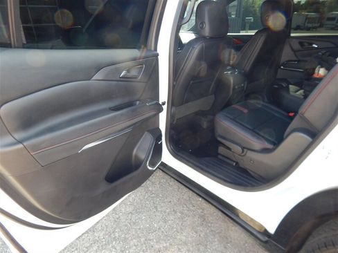 Used 2025 Chevrolet Traverse RS AWD/4WD image 21