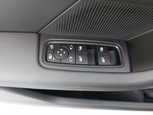 Used 2023 Porsche Taycan w/ Premium Package image 30