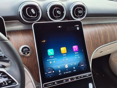 Used 2025 Mercedes-Benz GLC 300 image 5