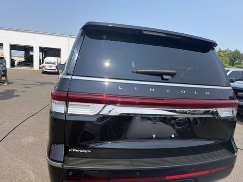 Certified 2024 Lincoln Navigator L Reserve AWD/4WD image 2