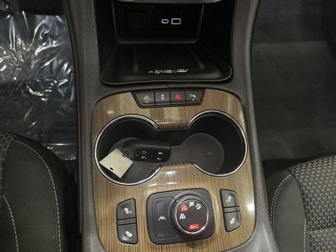 Used 2021 GMC Acadia SLE w/ Driver Convenience Package image 20