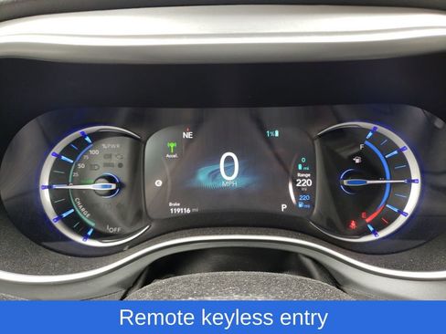 Used 2019 Chrysler Pacifica Touring-L w/ Premium Audio Group FWD image 21