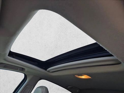 Used 2019 Honda HR-V Touring image 7
