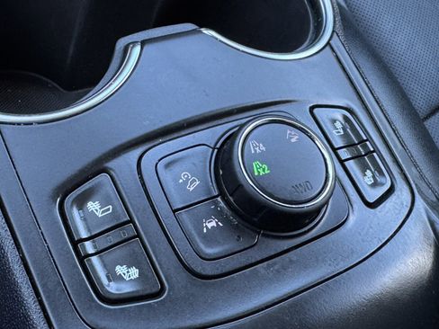 Used 2024 GMC Terrain SLT image 18