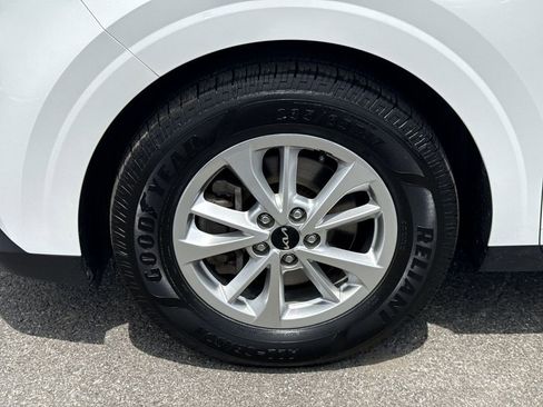 Used 2022 Kia Carnival LX FWD image 10