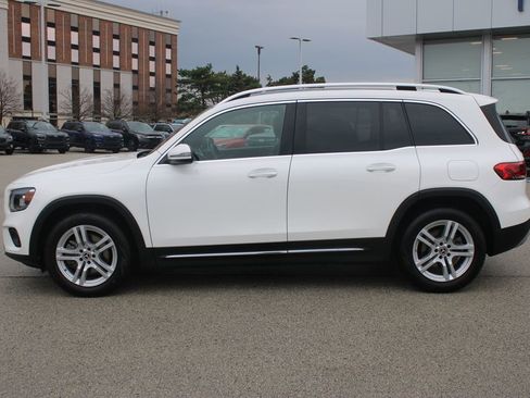 Used 2023 Mercedes-Benz GLB 250 4MATIC w/ Premium Package image 8