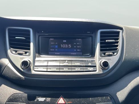 Used 2017 Hyundai Tucson SE w/ SE Popular Package 02 FWD image 25
