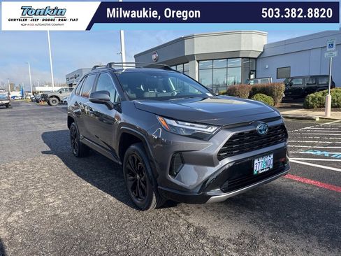 Used 2022 Toyota RAV4 SE w/ Convenience Package image 1