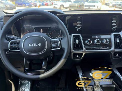 Used 2022 Kia Sorento LX FWD image 11