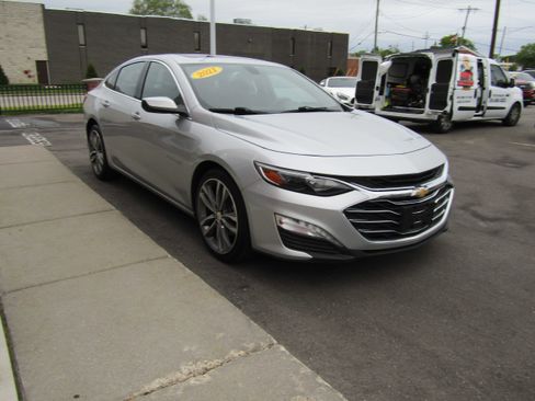 Used 2021 Chevrolet Malibu LT FWD image 4