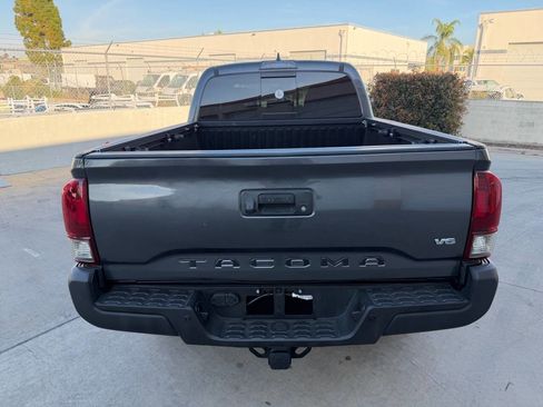 Used 2019 Toyota Tacoma TRD Sport image 10