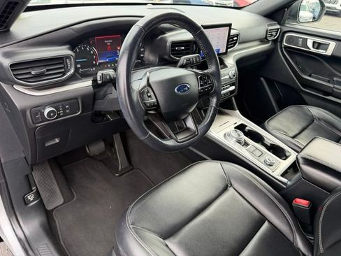 Used 2020 Ford Explorer XLT w/ Equipment Group 202A AWD/4WD image 19