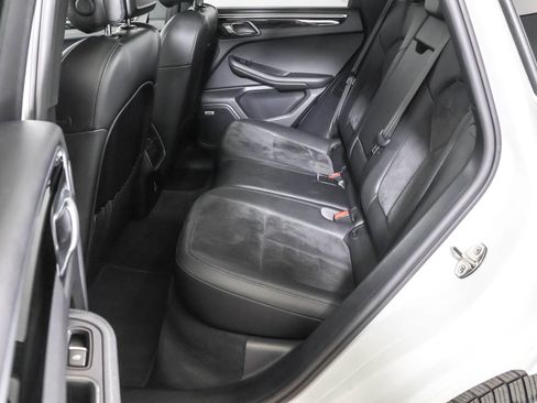 Used 2021 Porsche Macan image 35