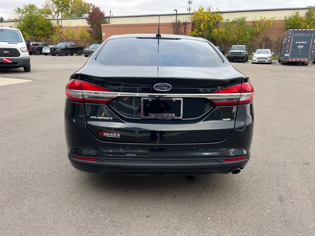 Used 2017 Ford Fusion SE FWD image 6