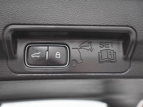 Used 2022 Ford Explorer XLT w/ Equipment Group 202A image 37