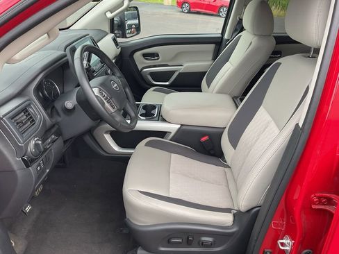 Used 2024 Nissan Titan SV w/ SV Convenience Package image 10
