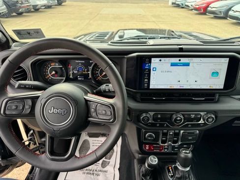 Used 2024 Jeep Wrangler Unlimited Rubicon AWD/4WD image 26