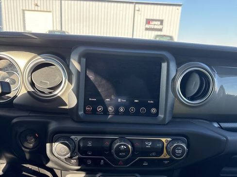 Used 2023 Jeep Wrangler Unlimited Sahara AWD/4WD image 35