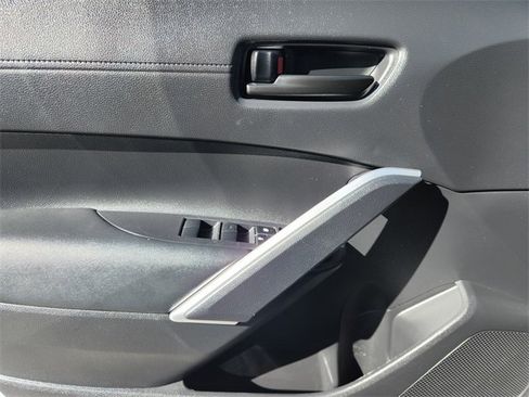 Certified 2023 Toyota Corolla Cross LE image 17