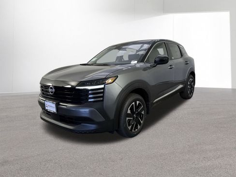 New 2025 Nissan Kicks SV image 2