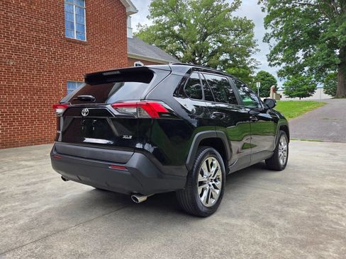Used 2020 Toyota RAV4 XLE Premium FWD image 5