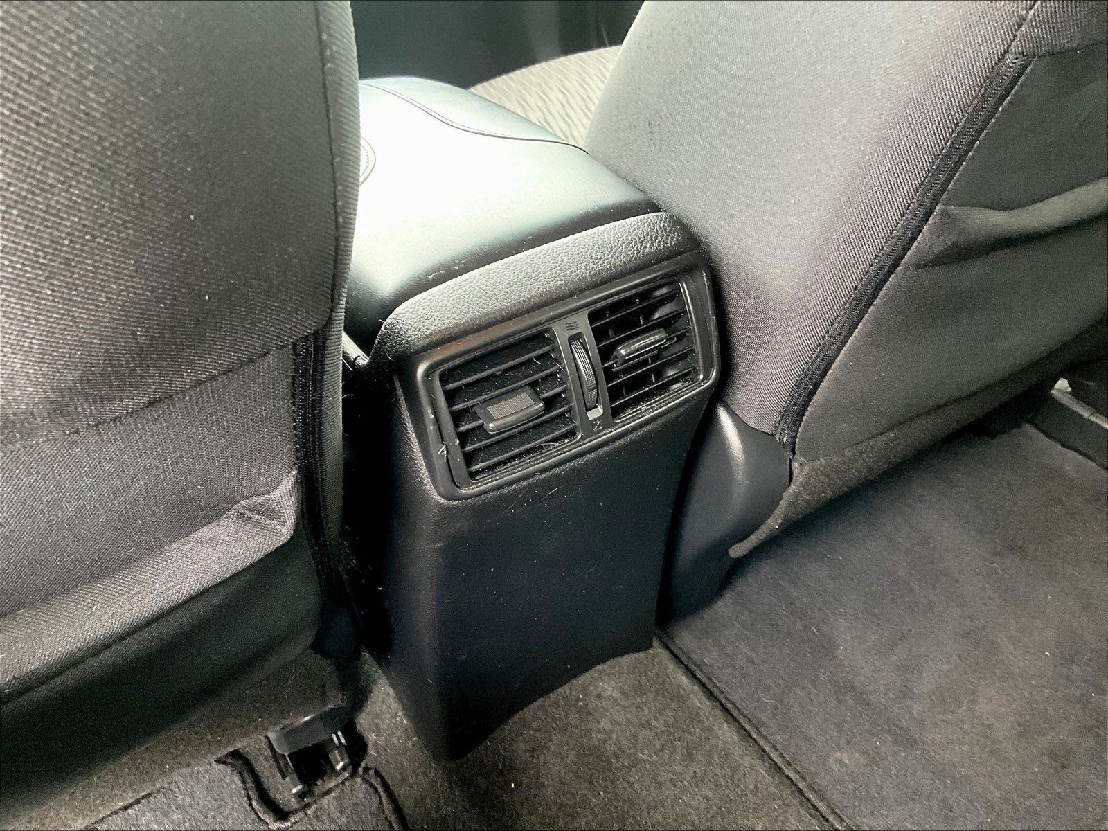 Used 2019 Nissan Rogue SV w/ Premium Package FWD image 16