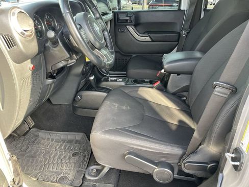 Used 2018 Jeep Wrangler Unlimited Sport S image 8