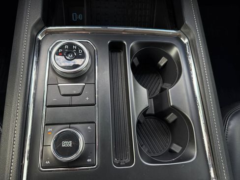Used 2024 Ford Expedition XLT AWD/4WD image 18