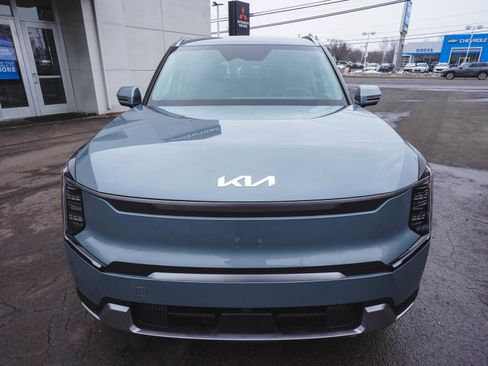 Used 2024 Kia EV9 Wind image 2