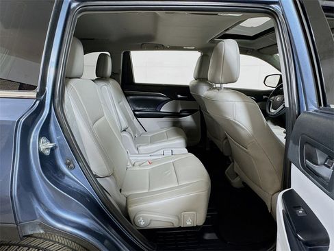 Used 2019 Toyota Highlander Limited image 28