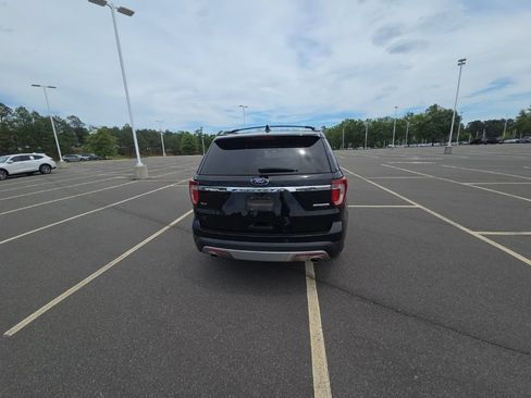 Used 2016 Ford Explorer XLT w/ Equipment Group 202A FWD image 7