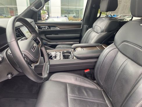 Used 2022 Jeep Grand Wagoneer Series II AWD/4WD image 30