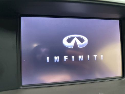 Used 2016 INFINITI Q70 3.7 w/ Deluxe Touring Package RWD image 12