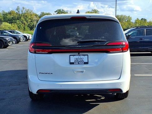 New 2026 Chrysler Pacifica Select image 21