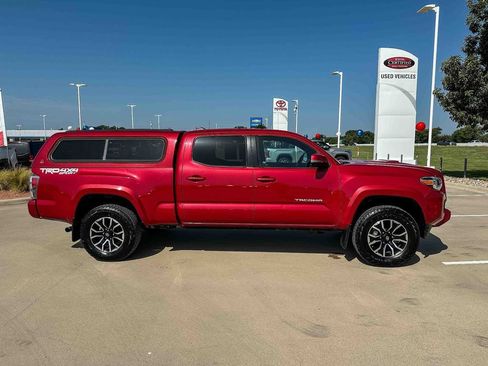 Used 2021 Toyota Tacoma TRD Sport AWD/4WD image 2
