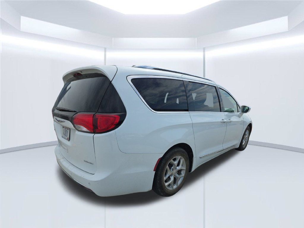 Used 2019 Chrysler Pacifica Limited FWD image 4
