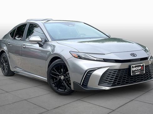 Used 2025 Toyota Camry SE w/ Convenience Package FWD image 3